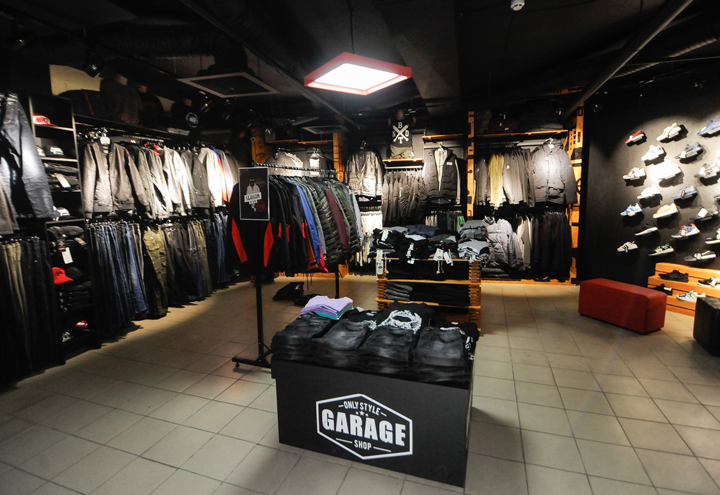 м. Рівне, вул. Олександра Борисенка, 1 (магазин  «GARAGE» в ТРЦ «ЗЛАТА ПЛАЗА», -1 поверх)